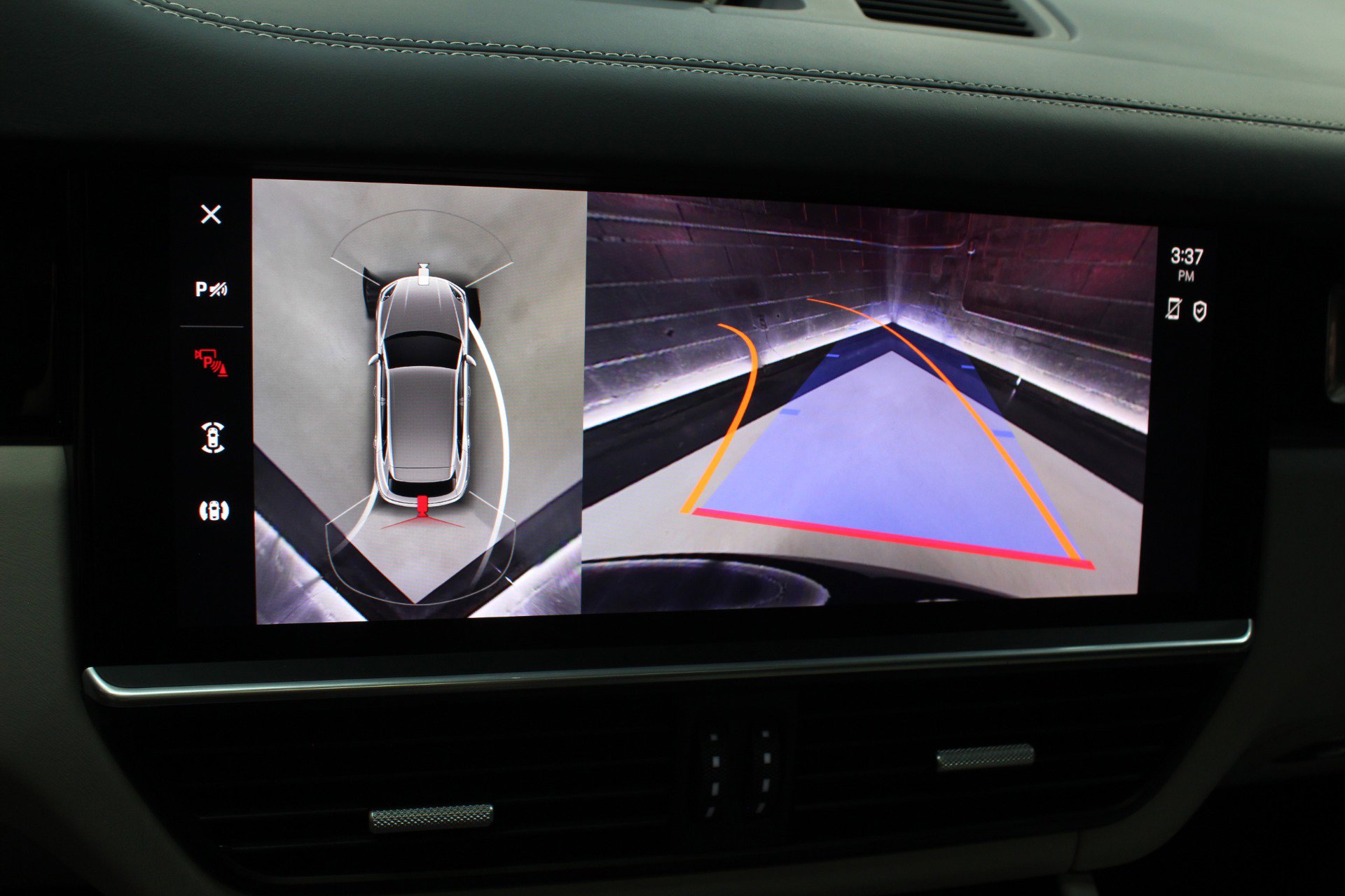 Used 2023 Porsche Cayenne Platinum Edition image 64