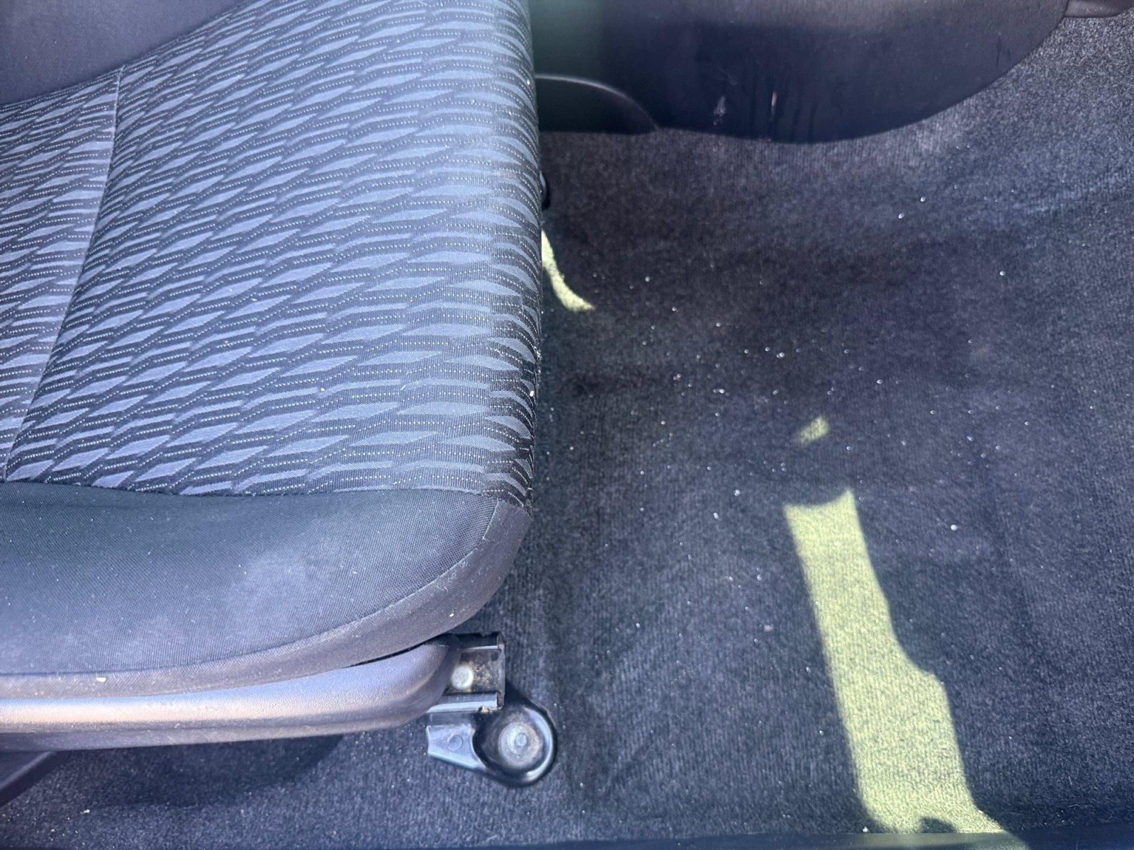 Used 2014 Toyota Yaris L FWD image 29