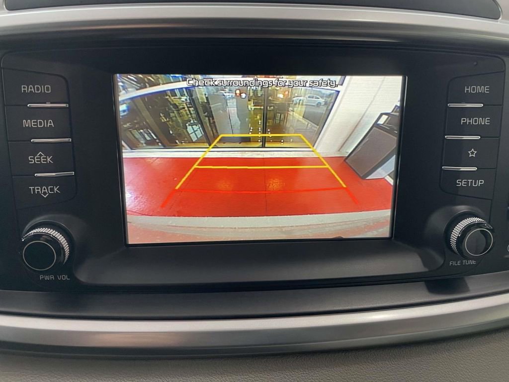 Used 2020 Kia Sorento LX image 38