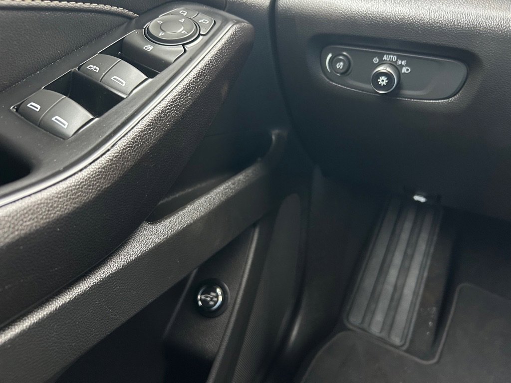 Used 2023 Chevrolet Traverse LT image 41