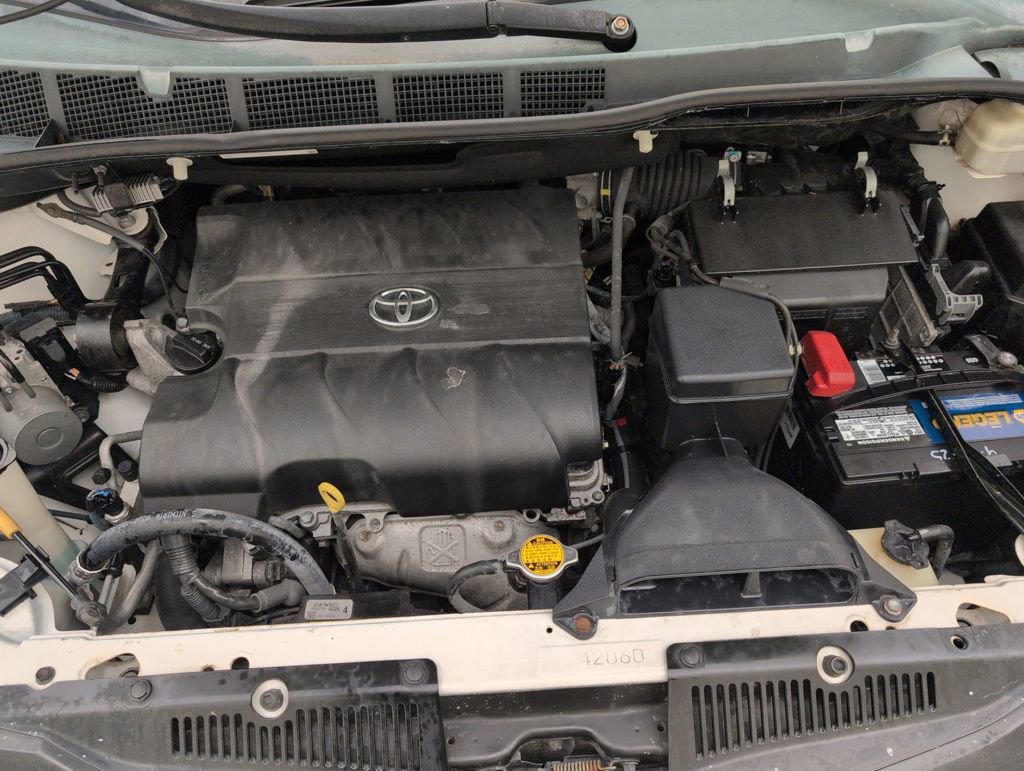 Used 2013 Toyota Sienna LE image 41