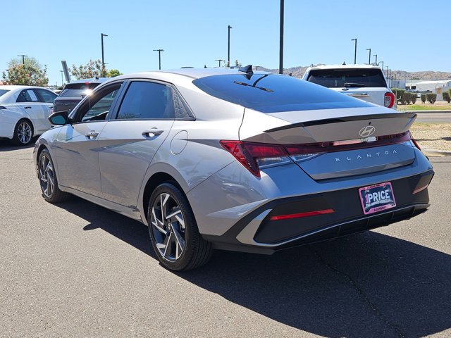 Used 2025 Hyundai Elantra Sport image 7