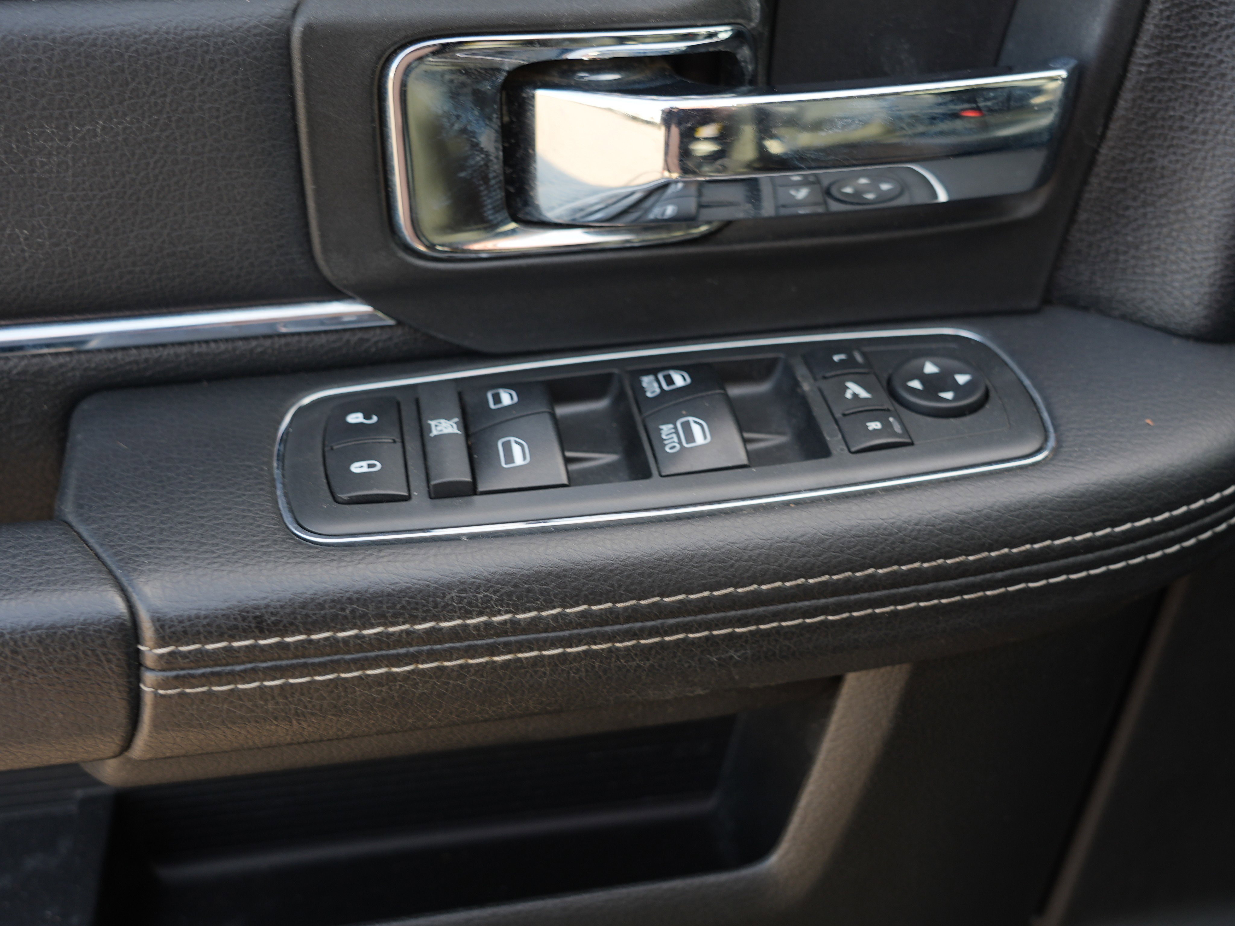 Used 2018 RAM 2500 Laramie image 17