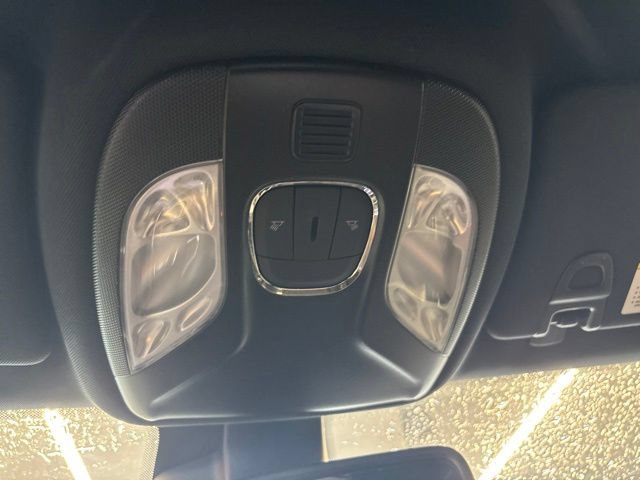 Used 2025 Jeep Compass Latitude AWD/4WD image 39