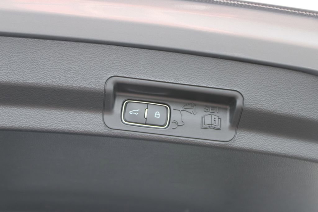 Used 2023 Ford Explorer Limited AWD/4WD image 18