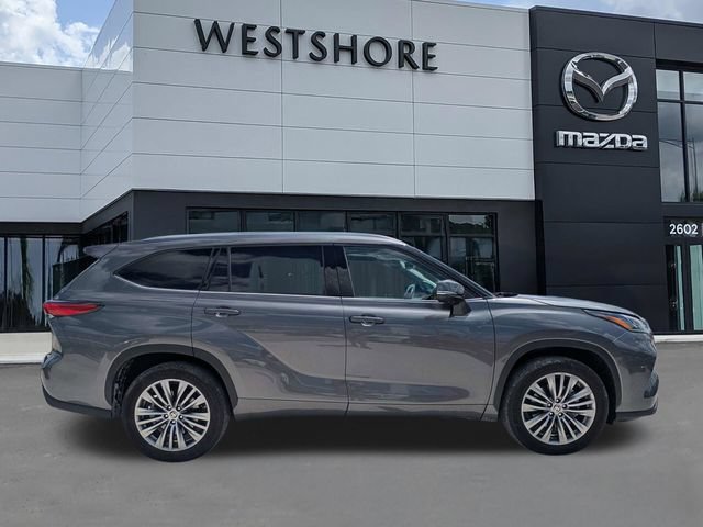 Used 2021 Toyota Highlander Platinum FWD image 2