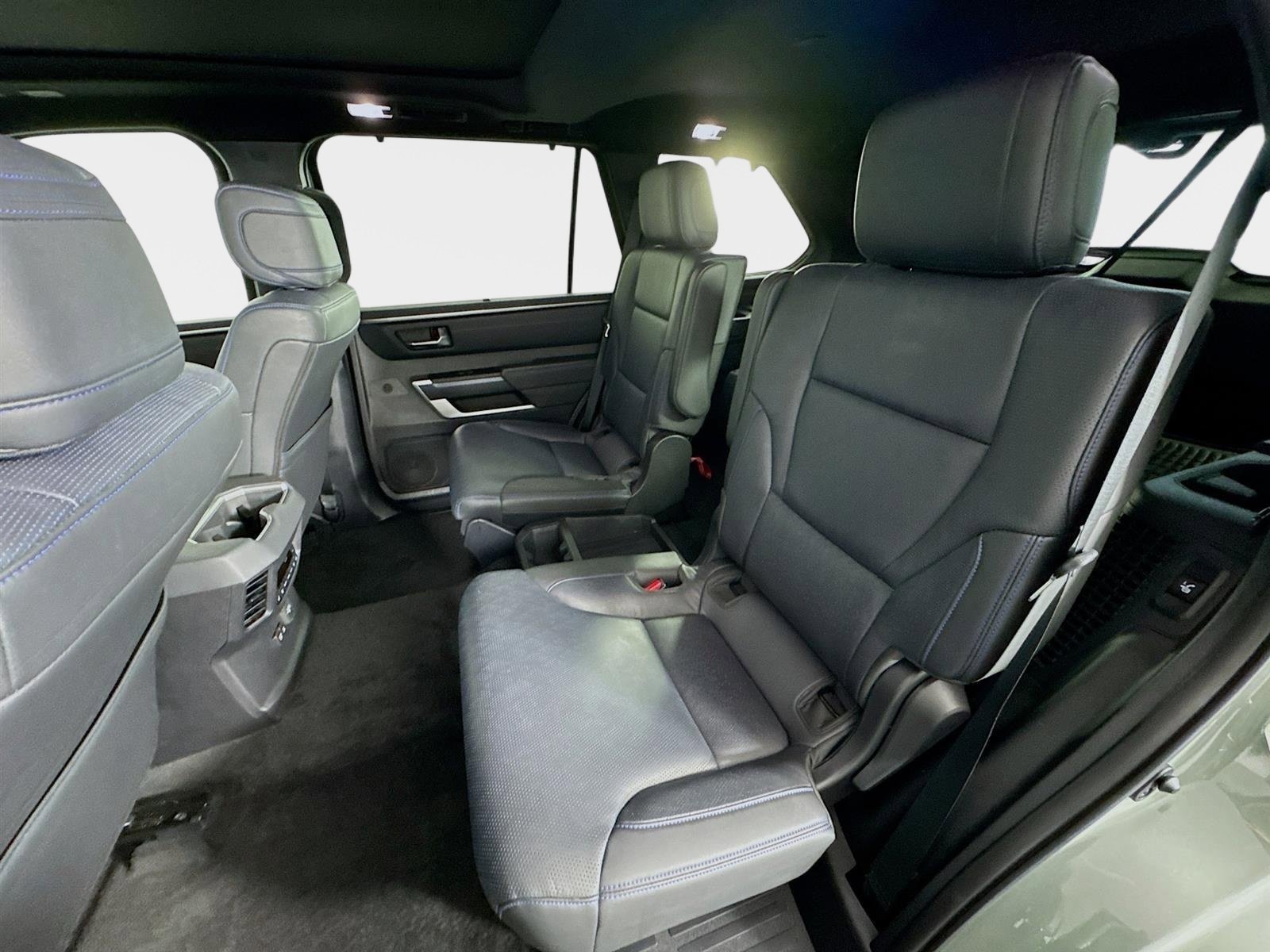 Used 2025 Toyota Sequoia Platinum AWD/4WD image 23