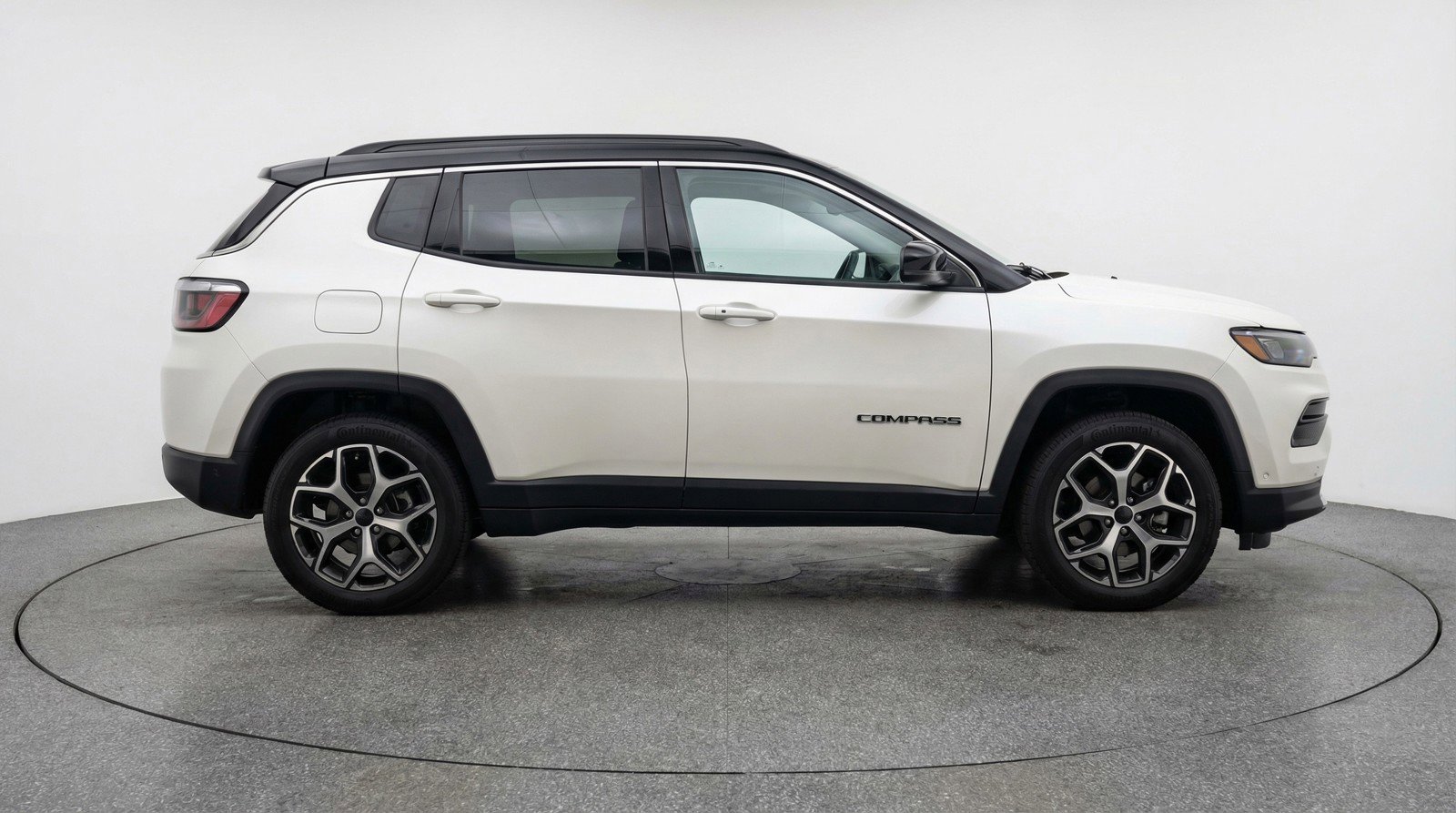 Used 2025 Jeep Compass Limited image 11