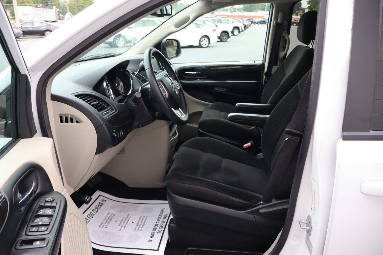 Used 2017 Dodge Grand Caravan SE w/ Power Window Group FWD image 7