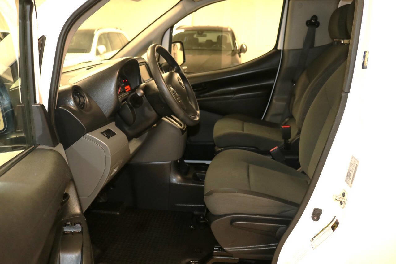 Used 2020 Nissan NV200 S w/ Back Door Glass Package image 11