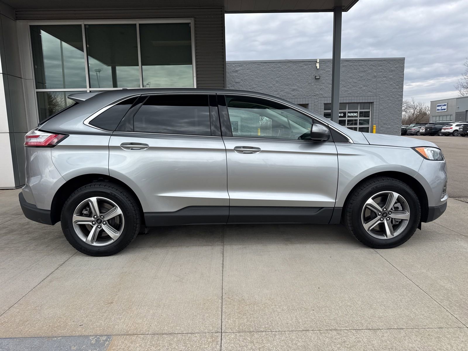 Certified 2024 Ford Edge SEL w/ Convenience Package AWD/4WD image 9