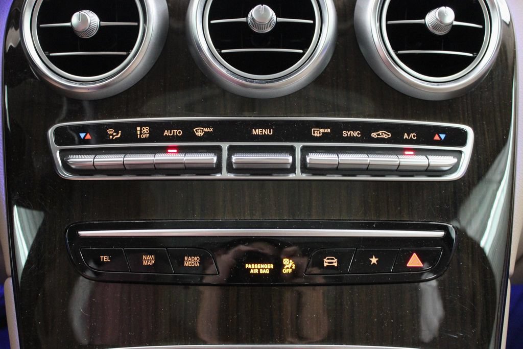 Used 2022 Mercedes-Benz GLC 300 image 35