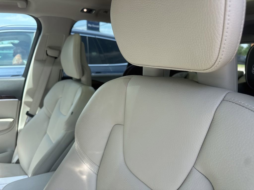 Used 2017 Volvo XC90 T6 Momentum w/ Vision Package AWD/4WD image 5