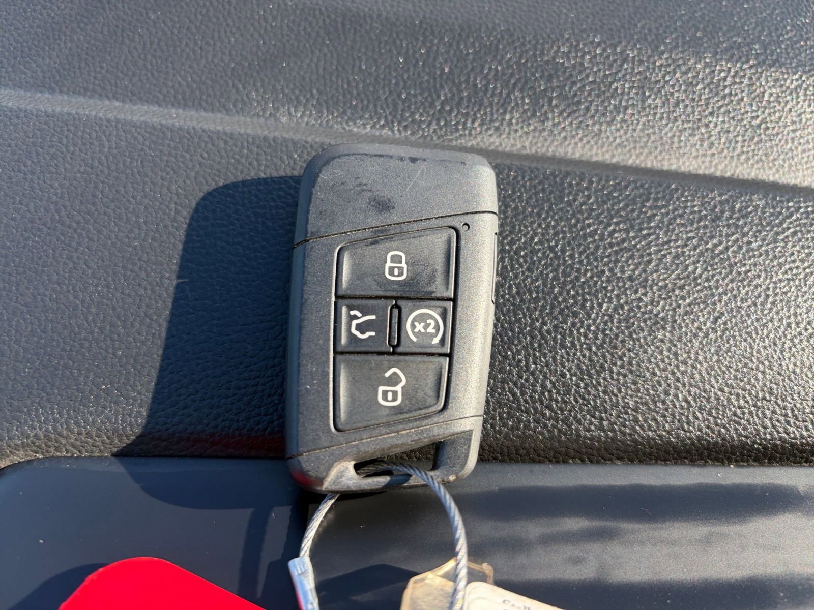 Used 2025 Volkswagen Jetta SE image 22