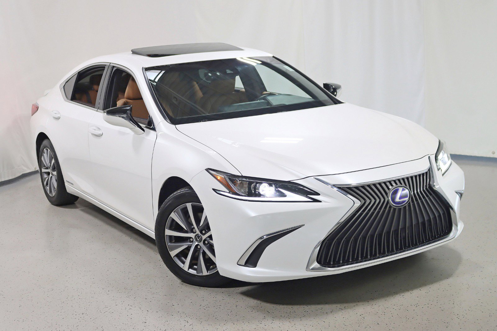 Used 2021 Lexus ES 300h w/ Accessory Package image 6
