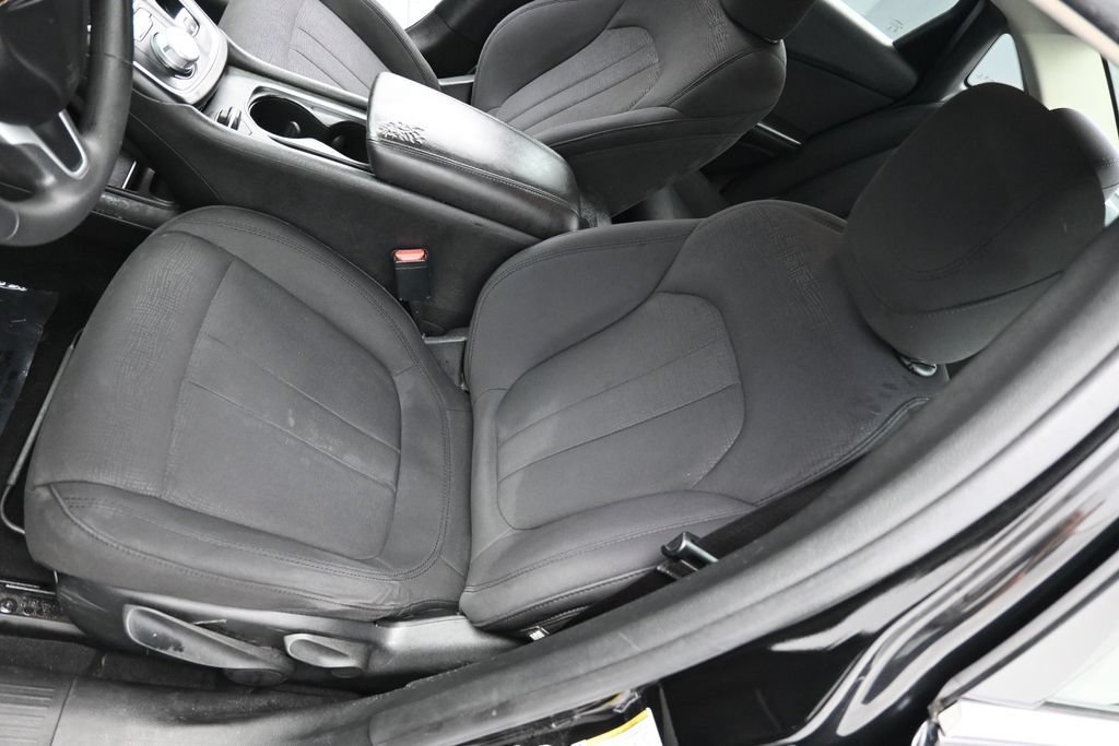 Used 2015 Chrysler 200 Limited FWD image 11