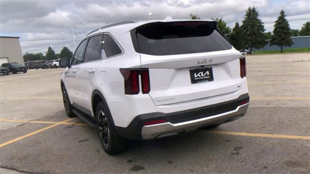 New 2025 Kia Sorento S image 9