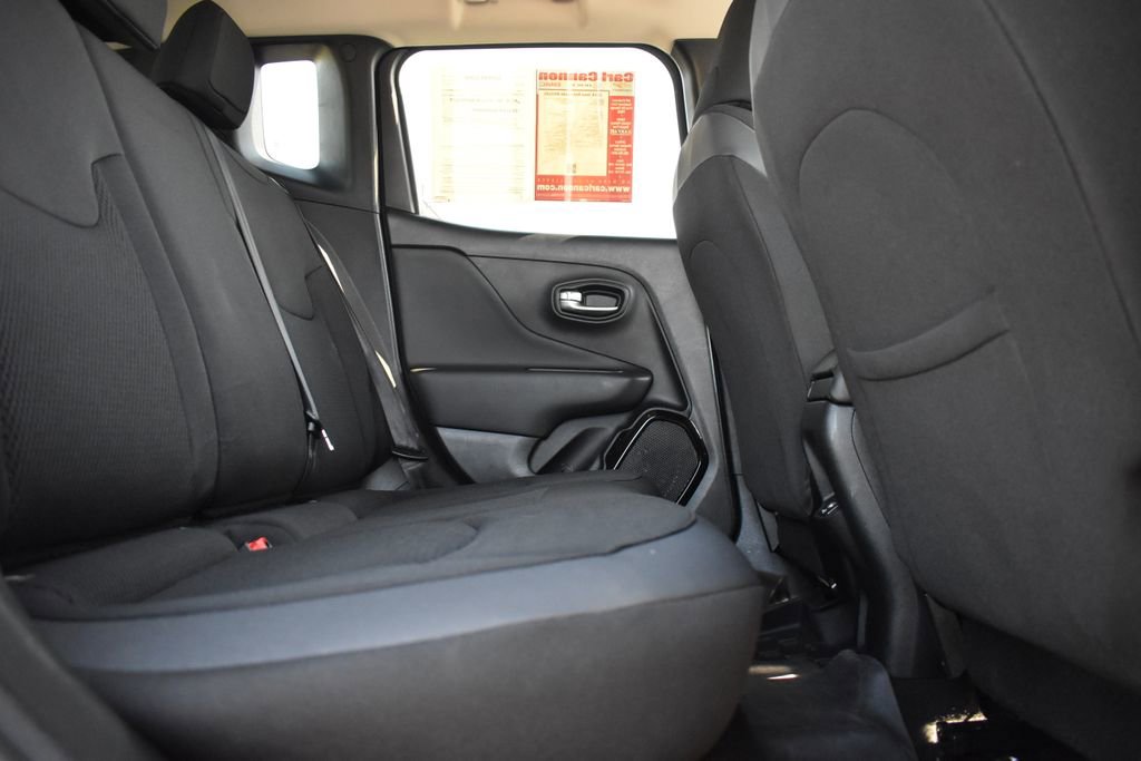 Used 2018 Jeep Renegade Altitude FWD image 9