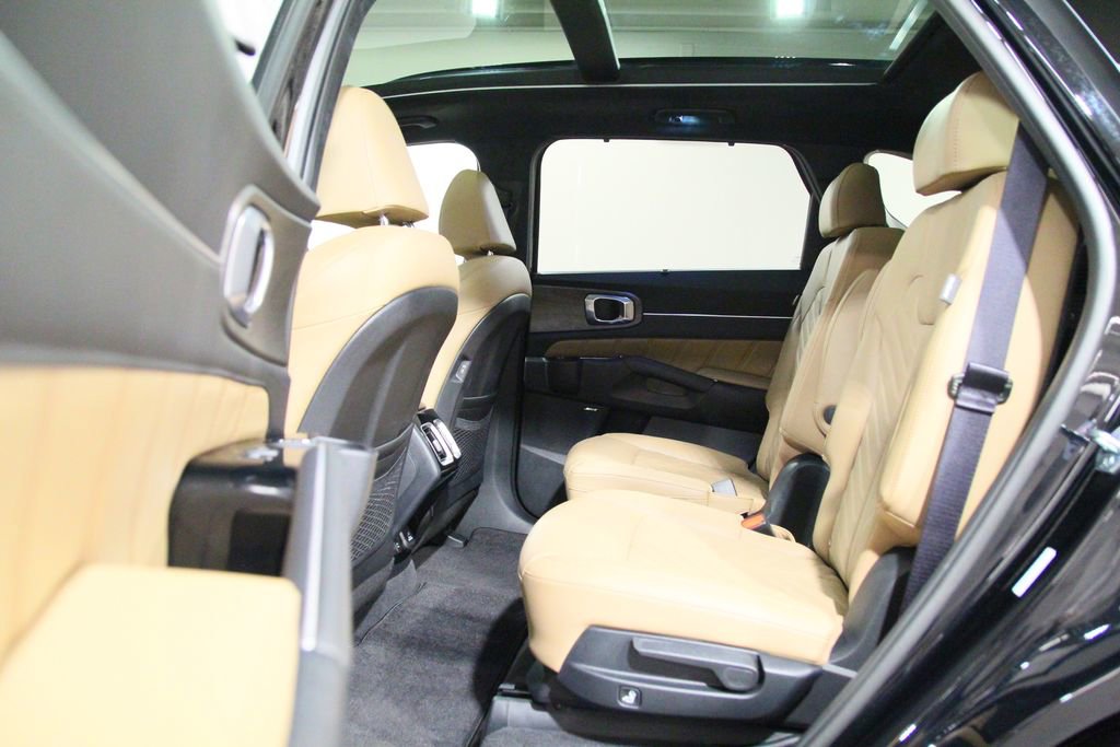 Used 2025 Kia Sorento SX Prestige w/ Olive Brown Leather Package AWD/4WD image 28