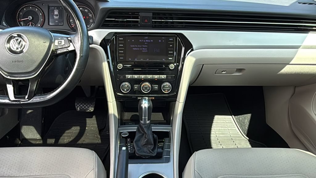 Used 2020 Volkswagen Passat 2.0T SE w/ Sunroof Package FWD image 31