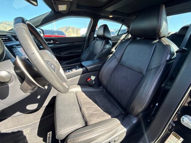 Used 2023 Nissan Maxima SR w/ Sport Mat Group FWD image 11