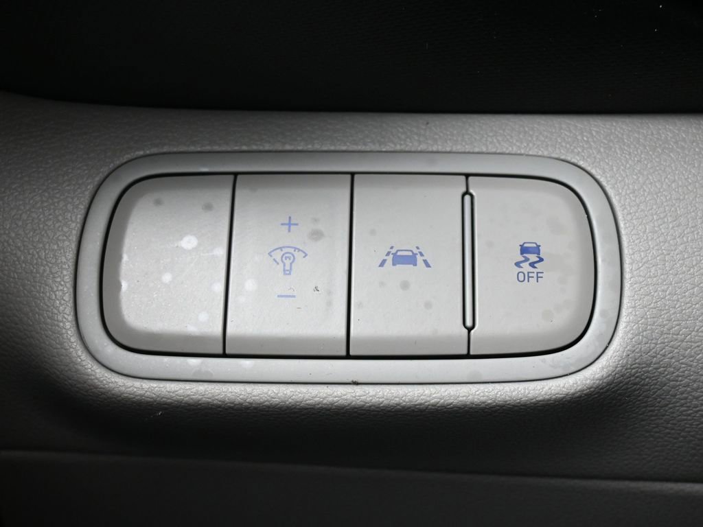 Used 2022 Hyundai Venue SEL image 21