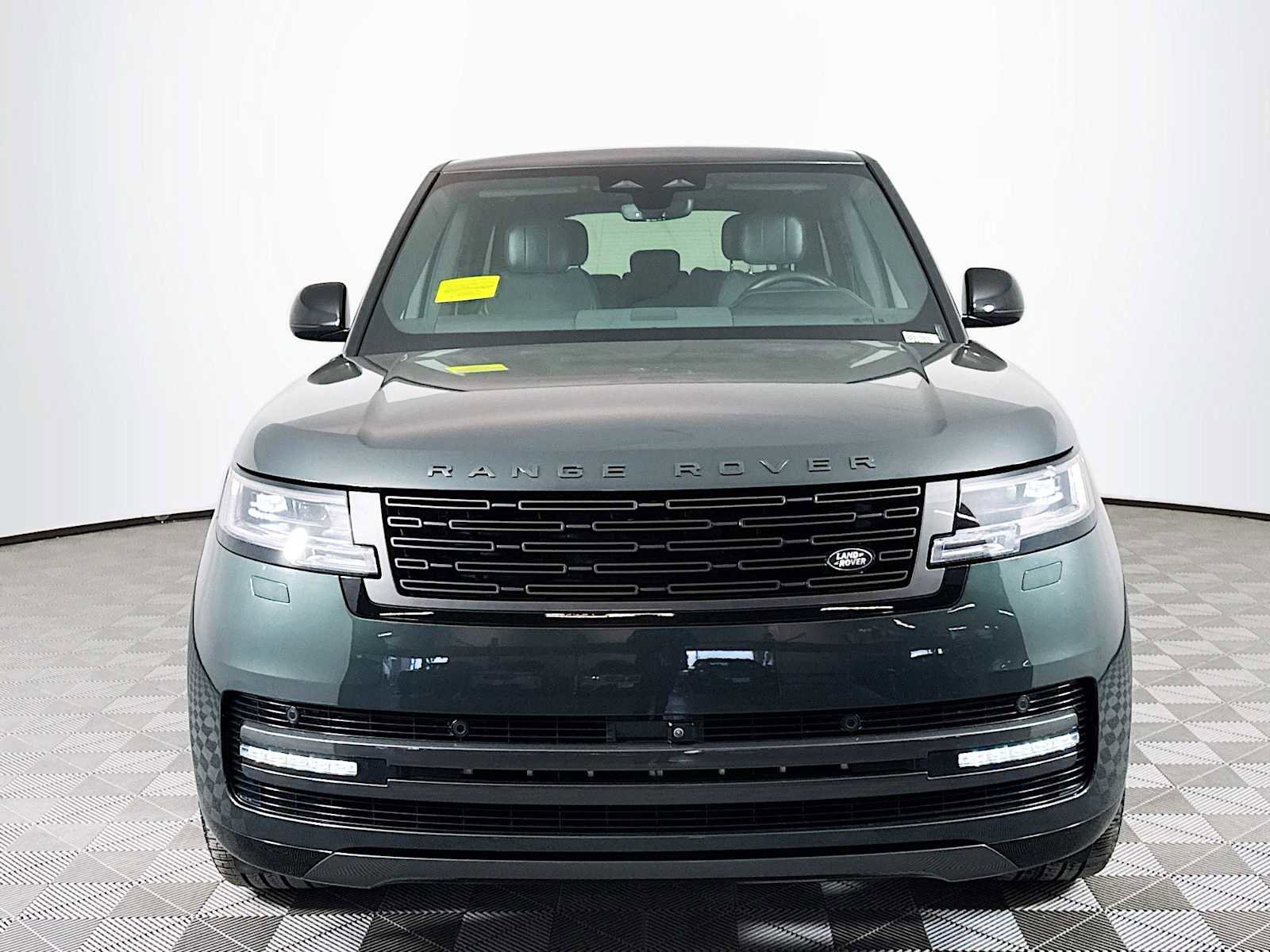 Used 2024 Land Rover Range Rover SE image 2