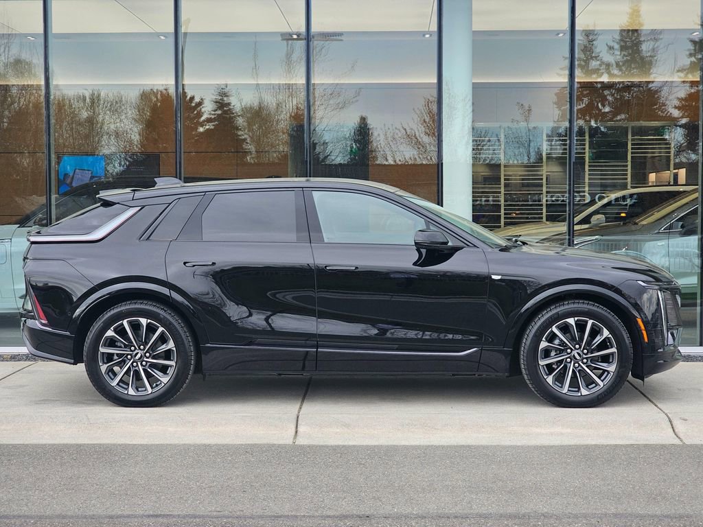 Used 2025 Cadillac Lyriq Sport image 6