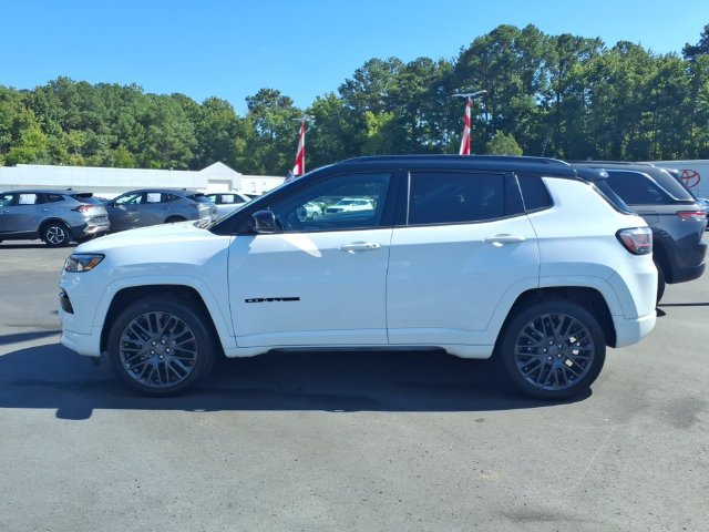 Used 2022 Jeep Compass High Altitude AWD/4WD image 3