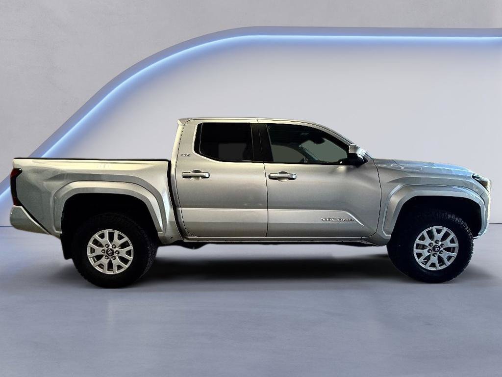 Used 2024 Toyota Tacoma SR5 AWD/4WD image 6