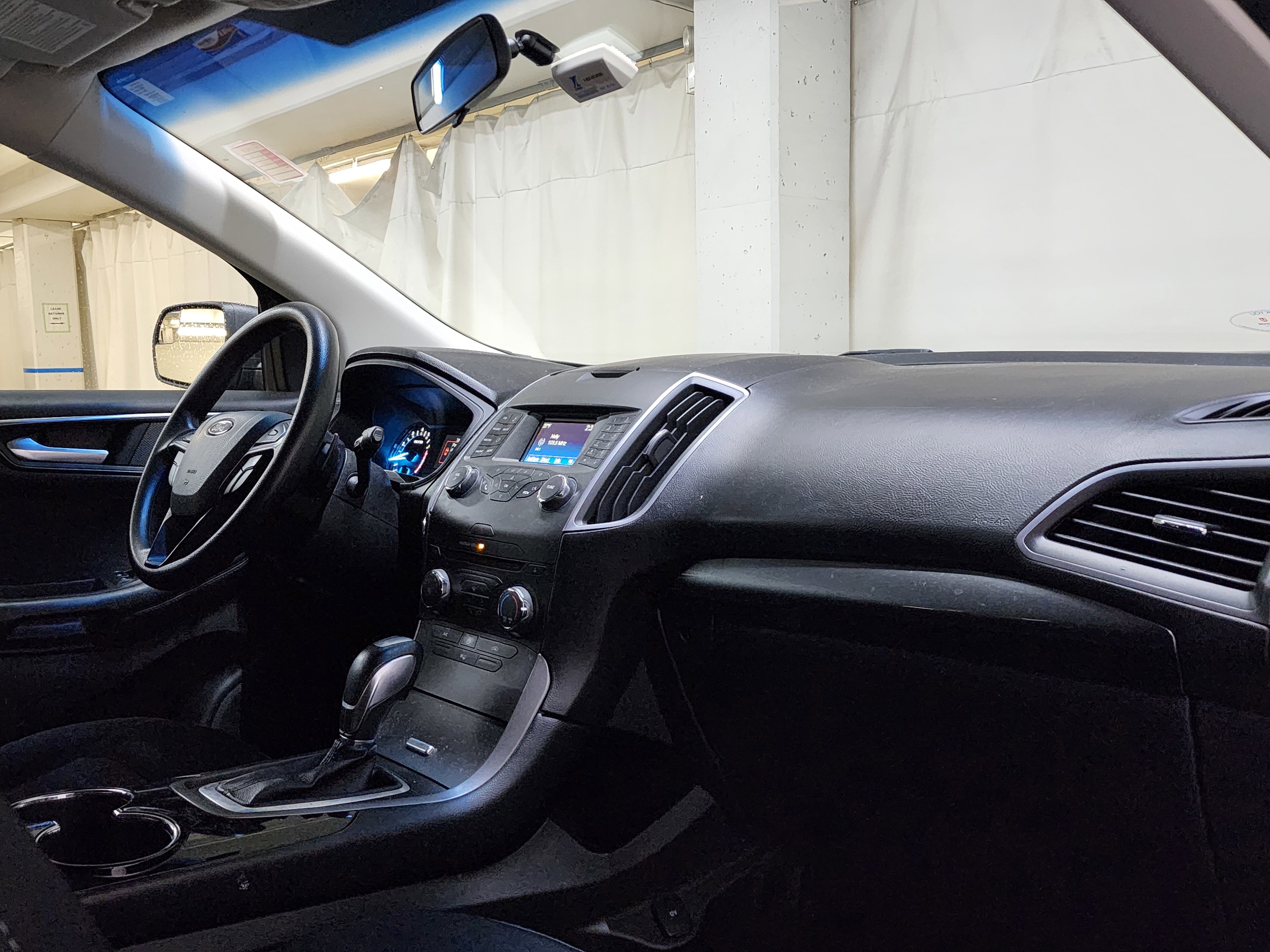 Used 2018 Ford Edge SE image 21