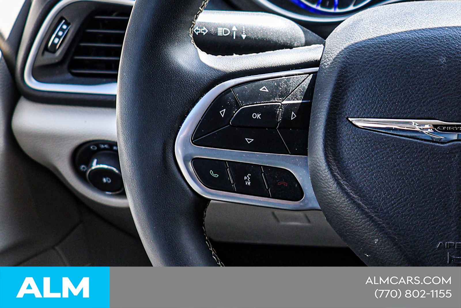 Used 2024 Chrysler Pacifica Touring-L image 28