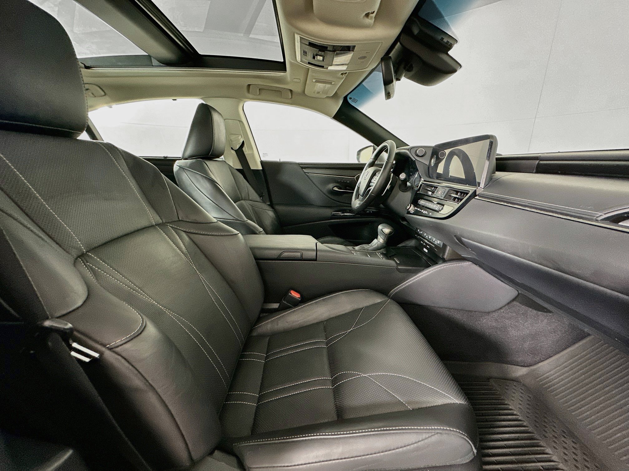 Used 2022 Lexus ES 350 Ultra Luxury w/ Accessory Package 2 FWD image 32