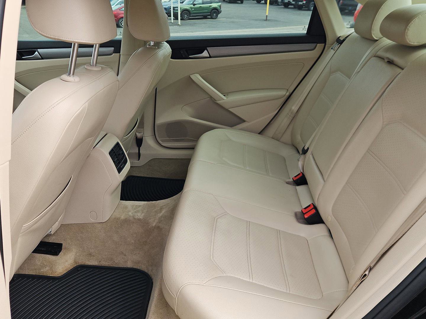 Used 2015 Volkswagen Passat TDI SE image 12