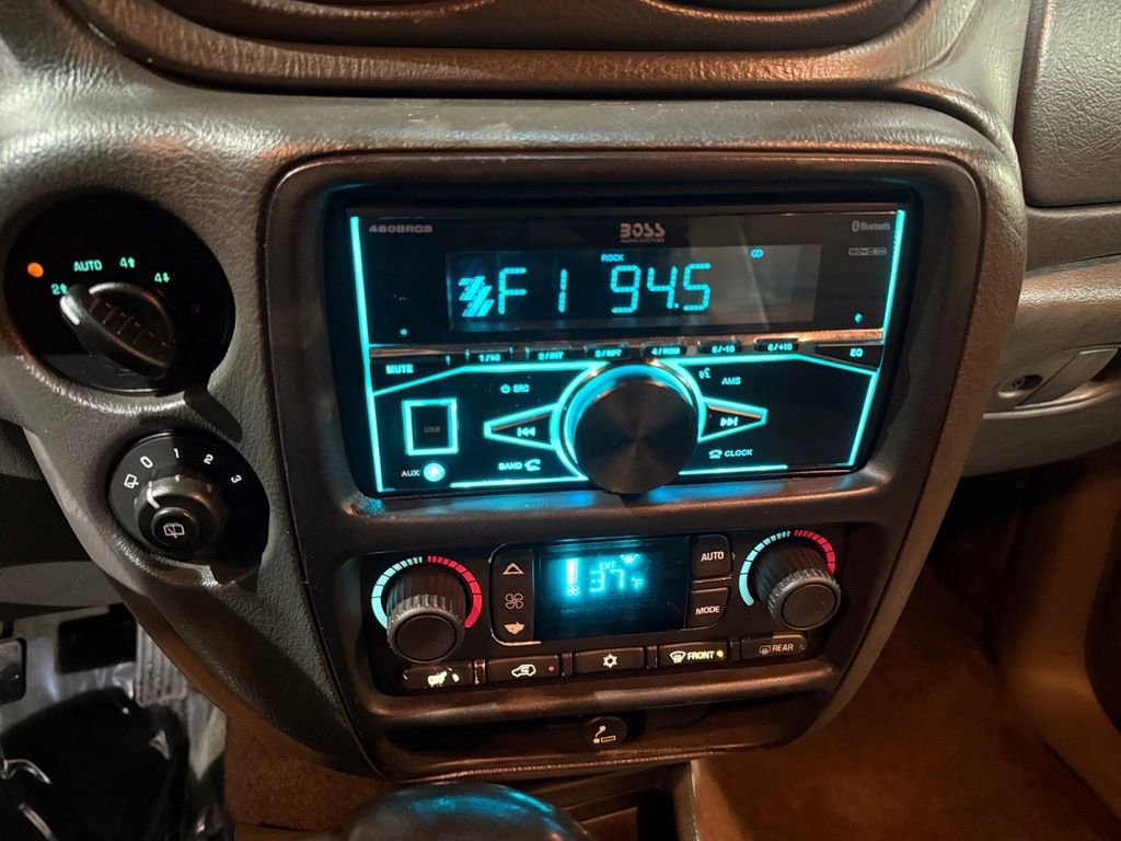 Used 2003 Chevrolet TrailBlazer LTZ image 28