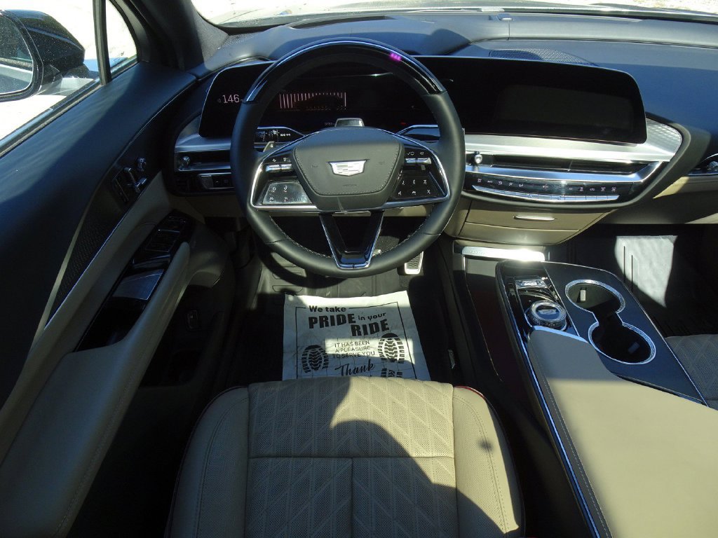 Used 2026 Cadillac Lyriq Signature Luxury w/ Nappa Leather Package AWD/4WD image 12