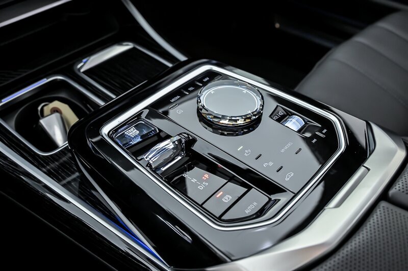 Used 2024 BMW 760i xDrive AWD/4WD image 38