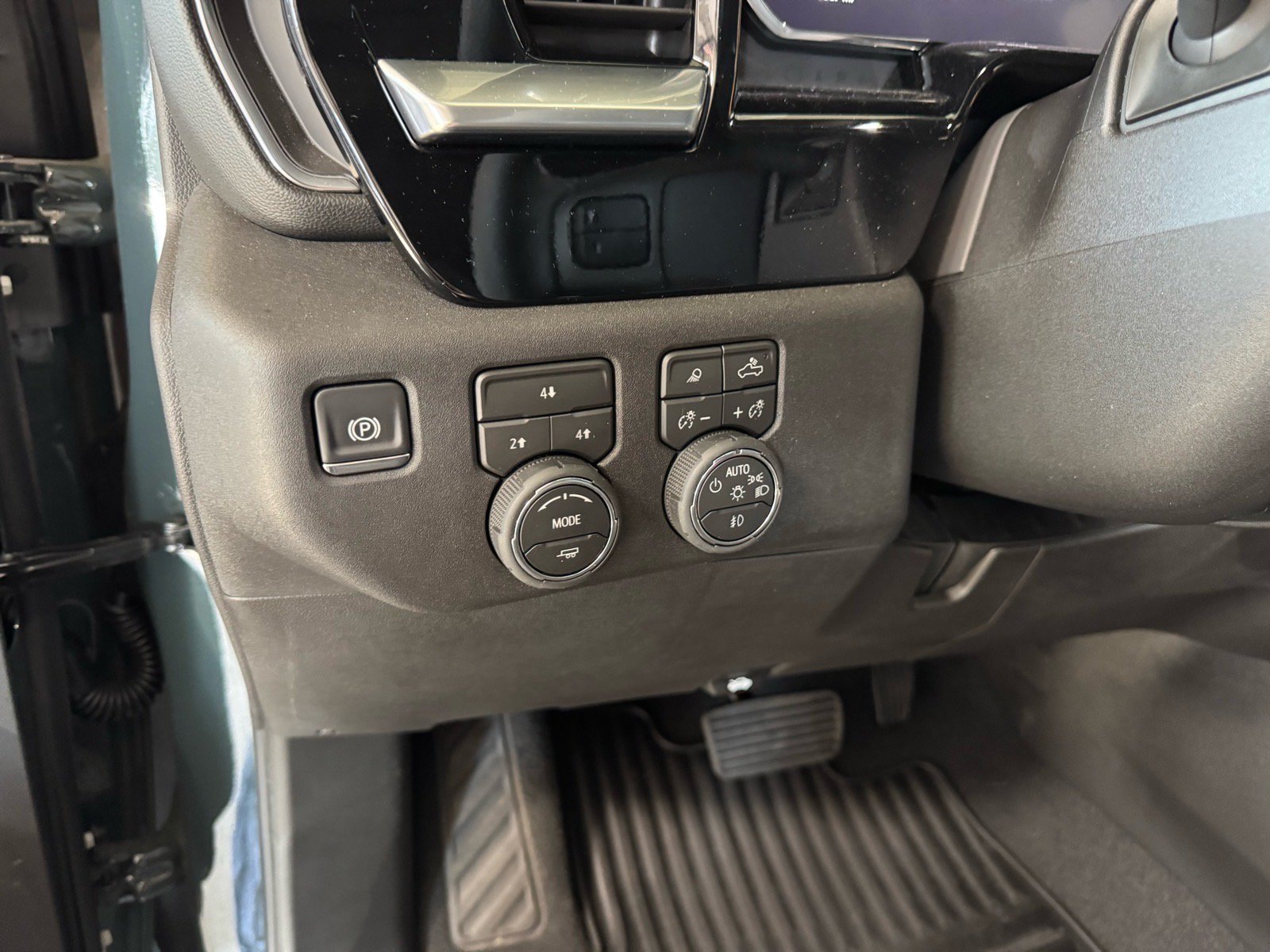 Used 2026 Chevrolet Silverado 2500 LT w/ Trail Boss Package AWD/4WD image 18