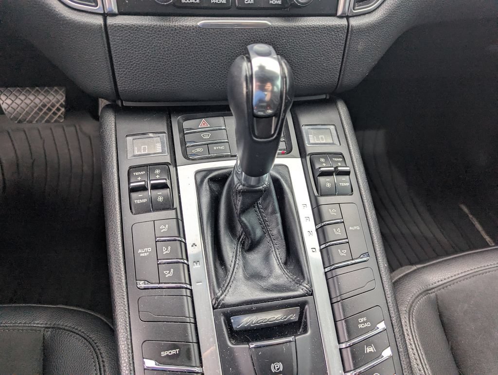 Used 2018 Porsche Macan AWD/4WD image 14
