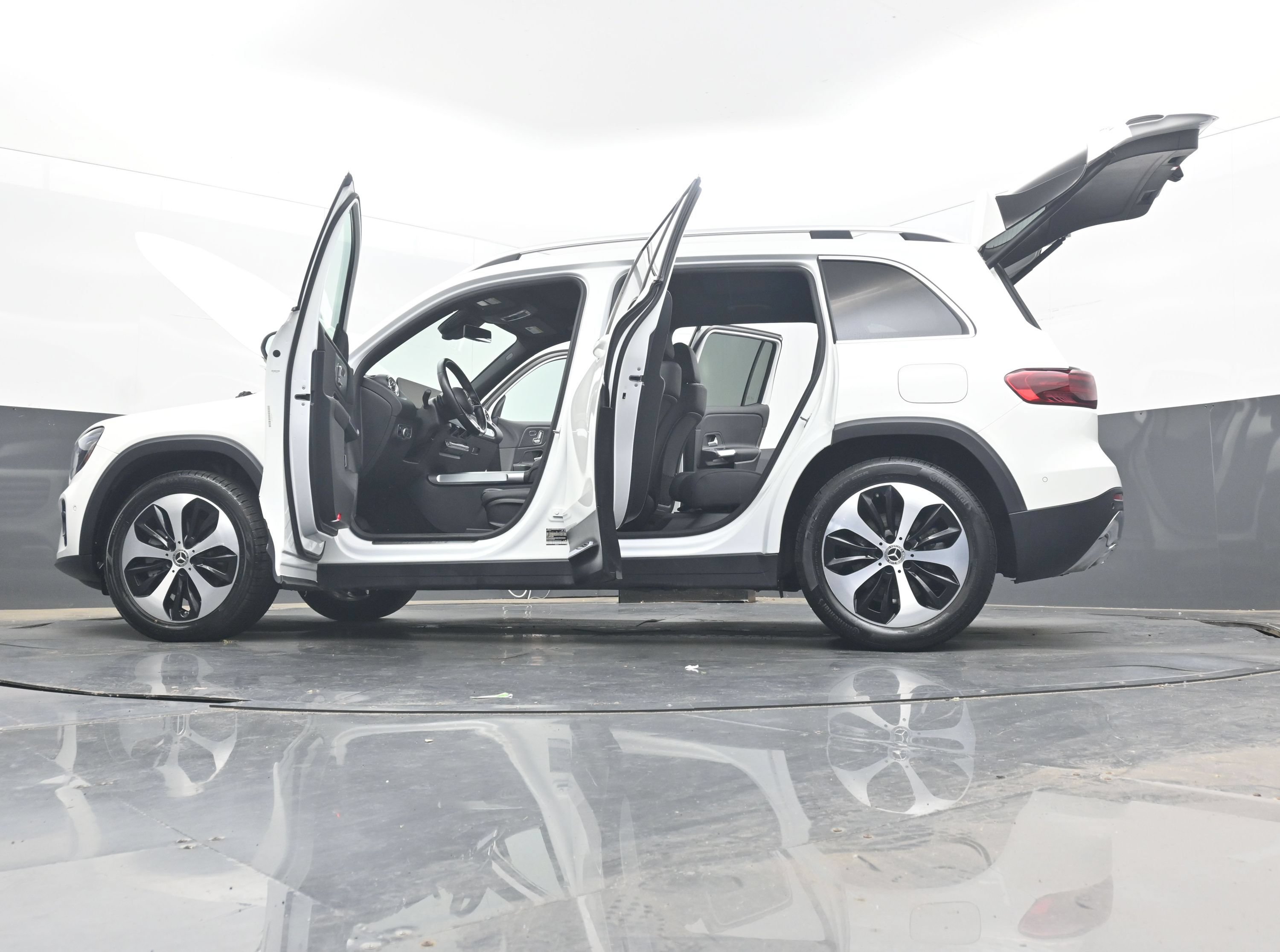 Used 2025 Mercedes-Benz GLB 250 4MATIC image 42