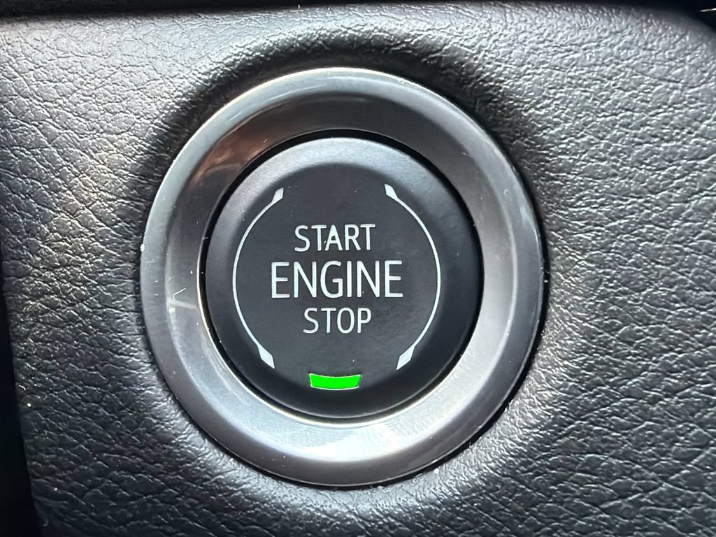Used 2025 Cadillac XT4 Sport FWD image 34