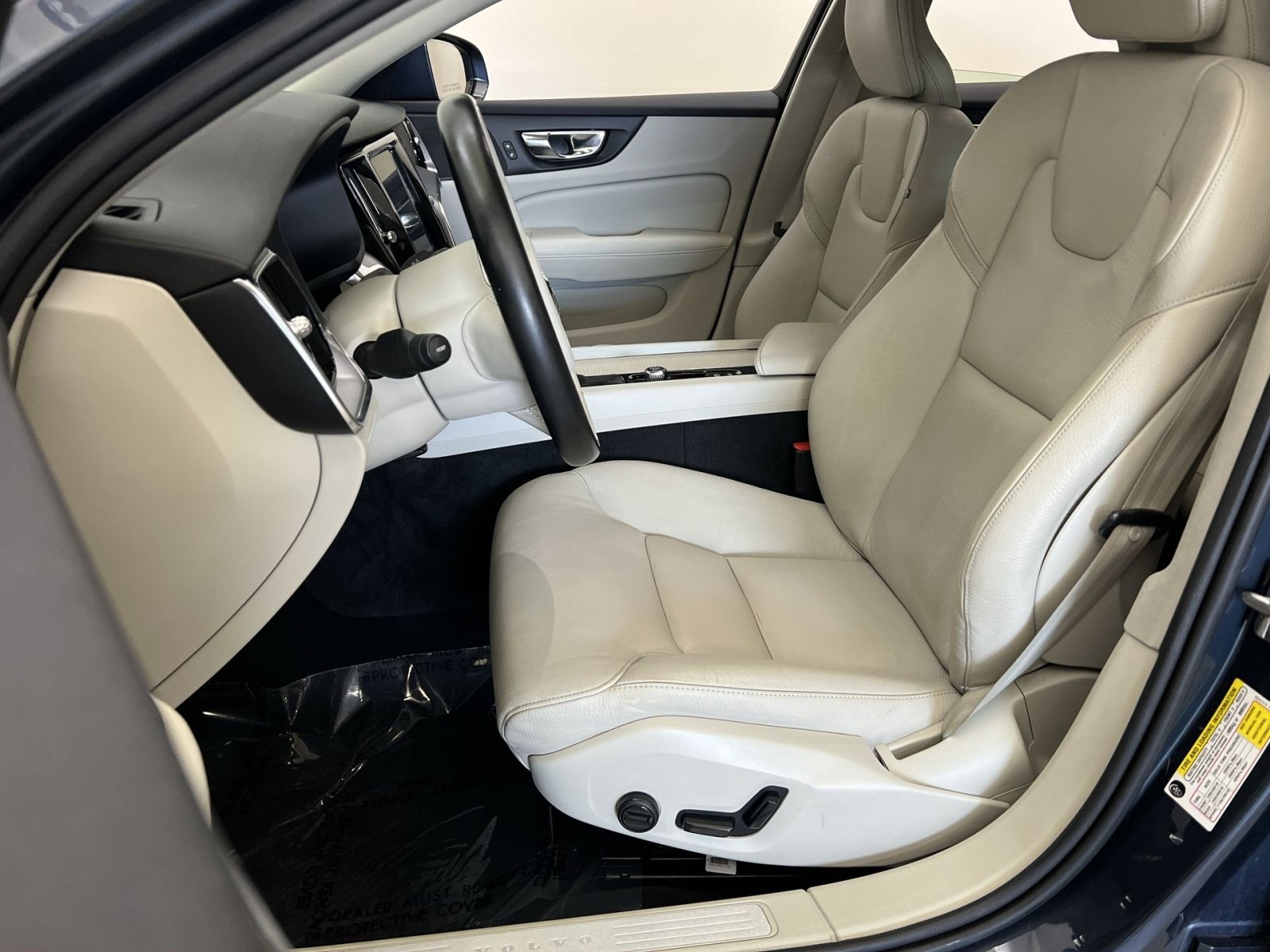 Used 2020 Volvo S60 T5 Momentum FWD image 12