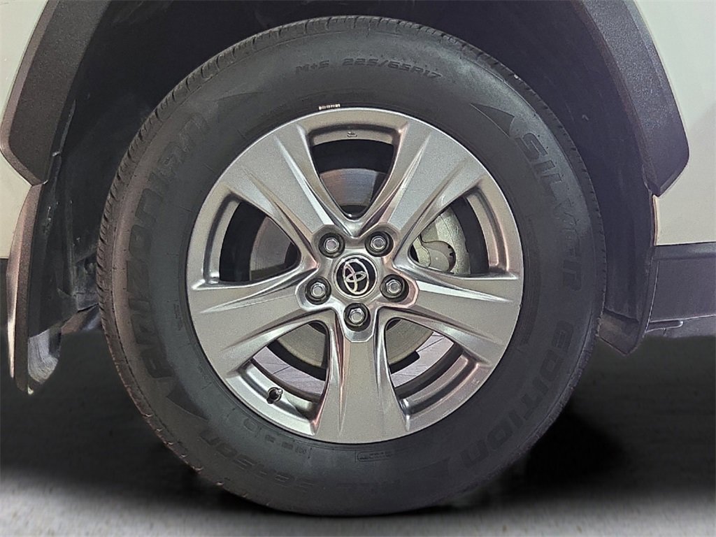 Used 2022 Toyota RAV4 XLE image 7