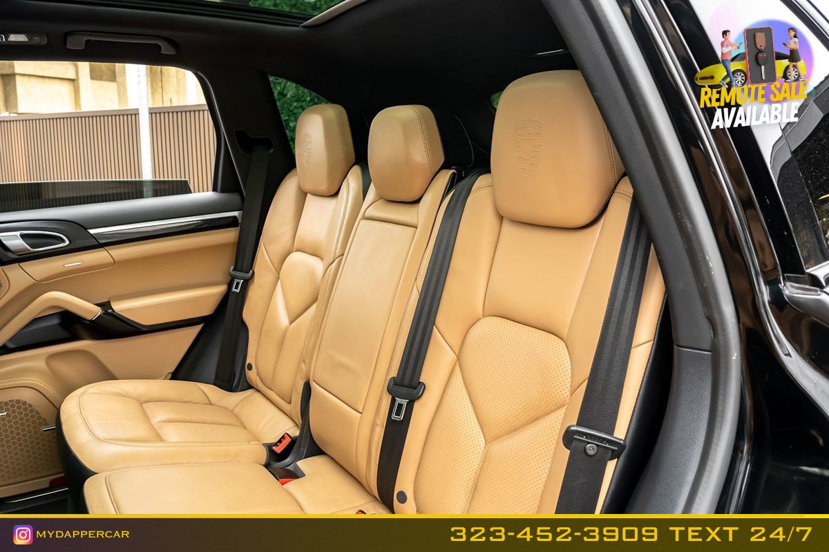 Used 2018 Porsche Cayenne Platinum Edition w/ Premium Package AWD/4WD image 15