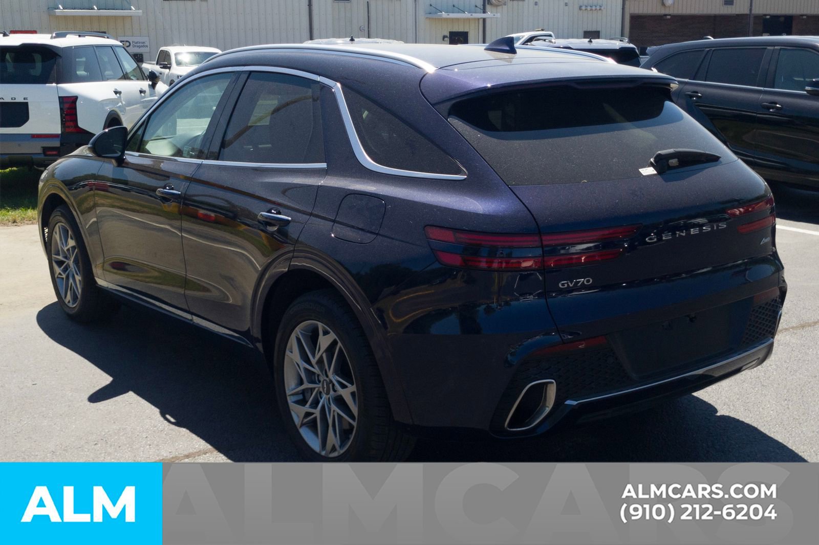 Used 2025 Genesis GV70 2.5T AWD/4WD image 11