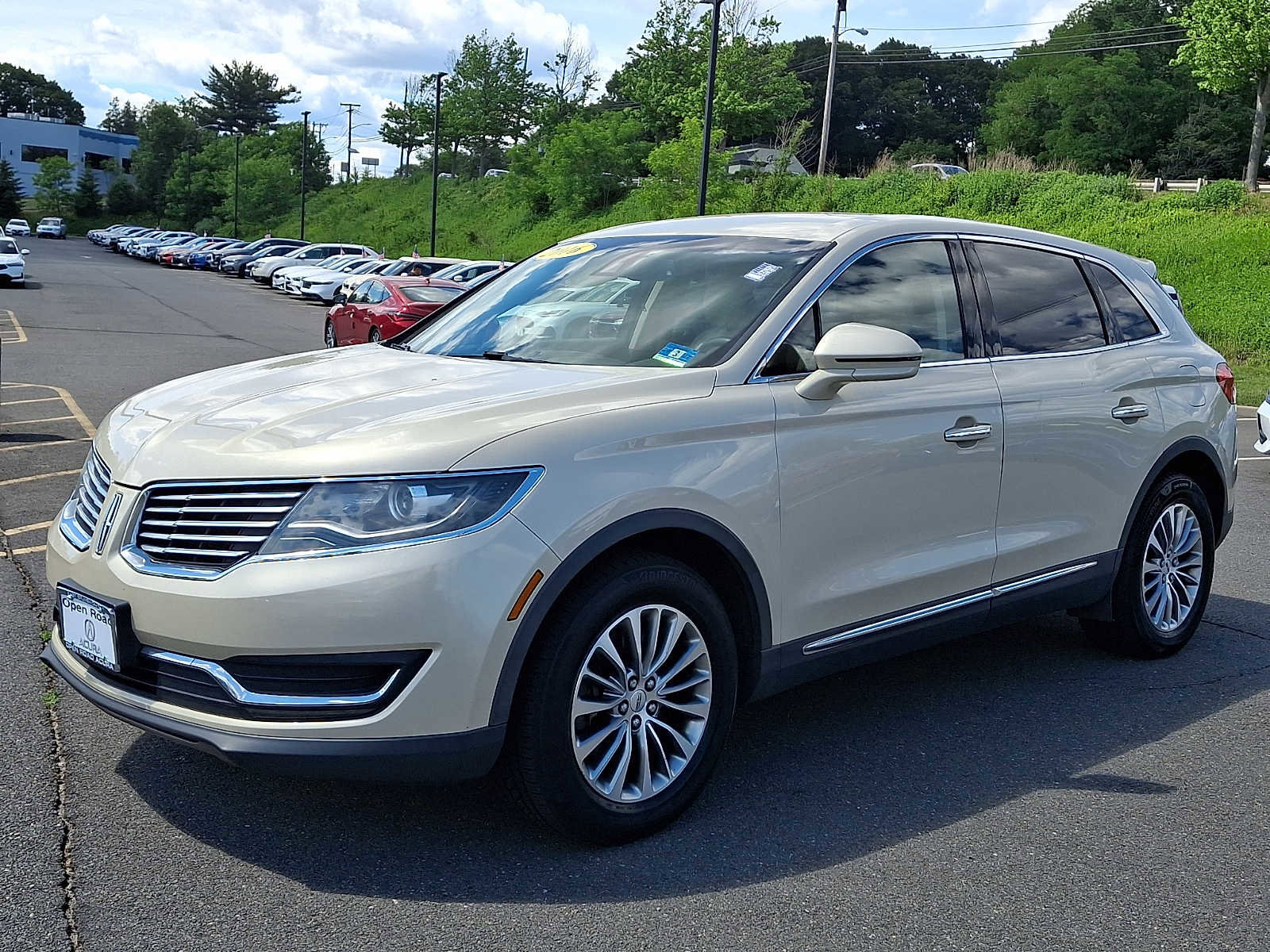 Used 2016 Lincoln MKX Select w/ Select Plus Package AWD/4WD image 3