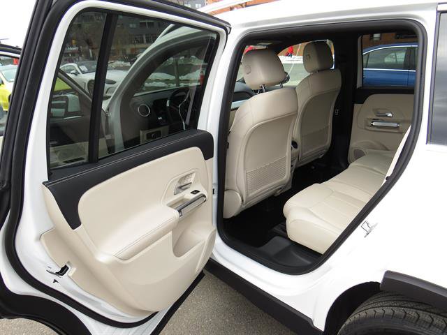 Used 2025 Mercedes-Benz GLB 250 4MATIC image 24