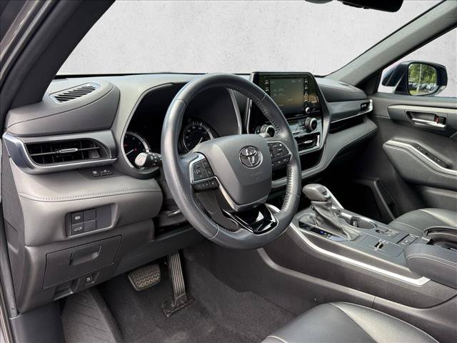 Used 2021 Toyota Highlander XSE FWD image 9