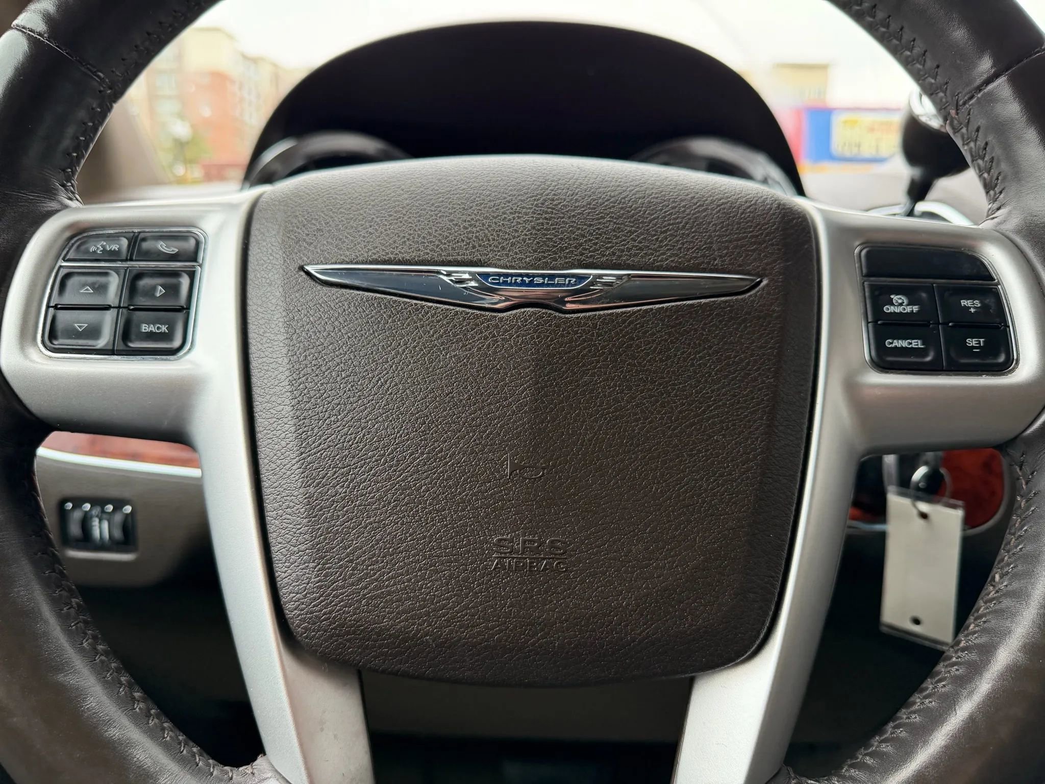 Used 2015 Chrysler Town & Country Touring-L w/ Driver Convenience Group image 17