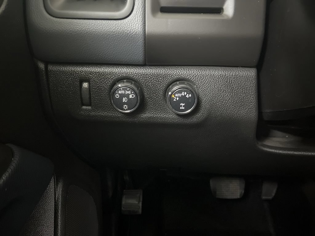 Used 2018 Chevrolet Colorado Z71 AWD/4WD image 46